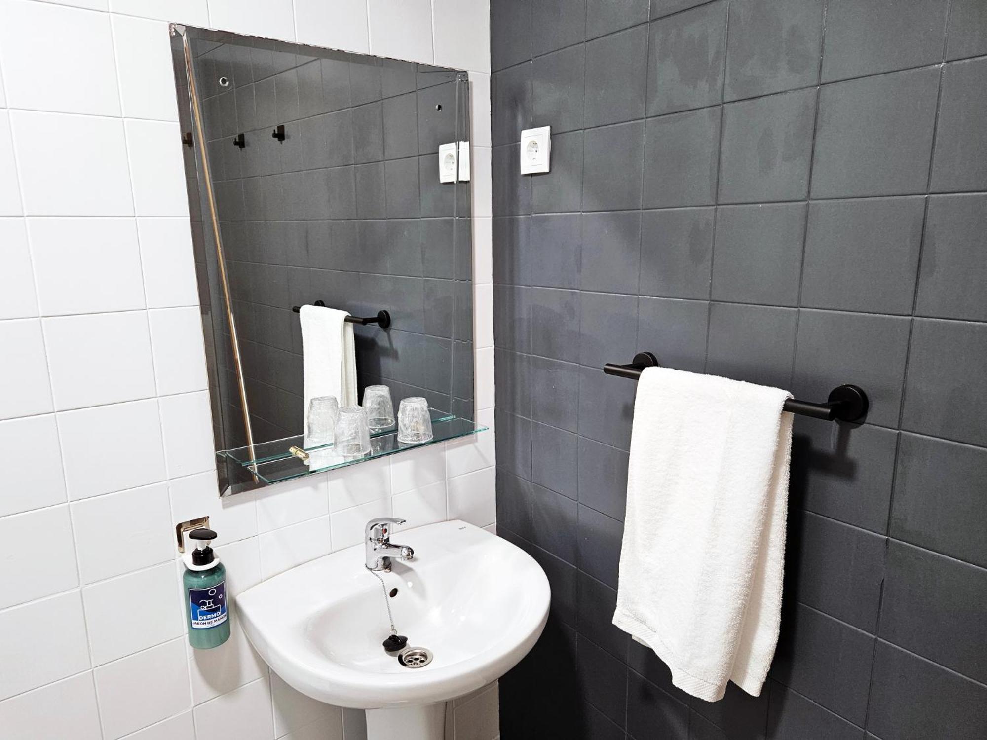 Hotel San Vicente - Centro Playa Conil De La Frontera Εξωτερικό φωτογραφία
