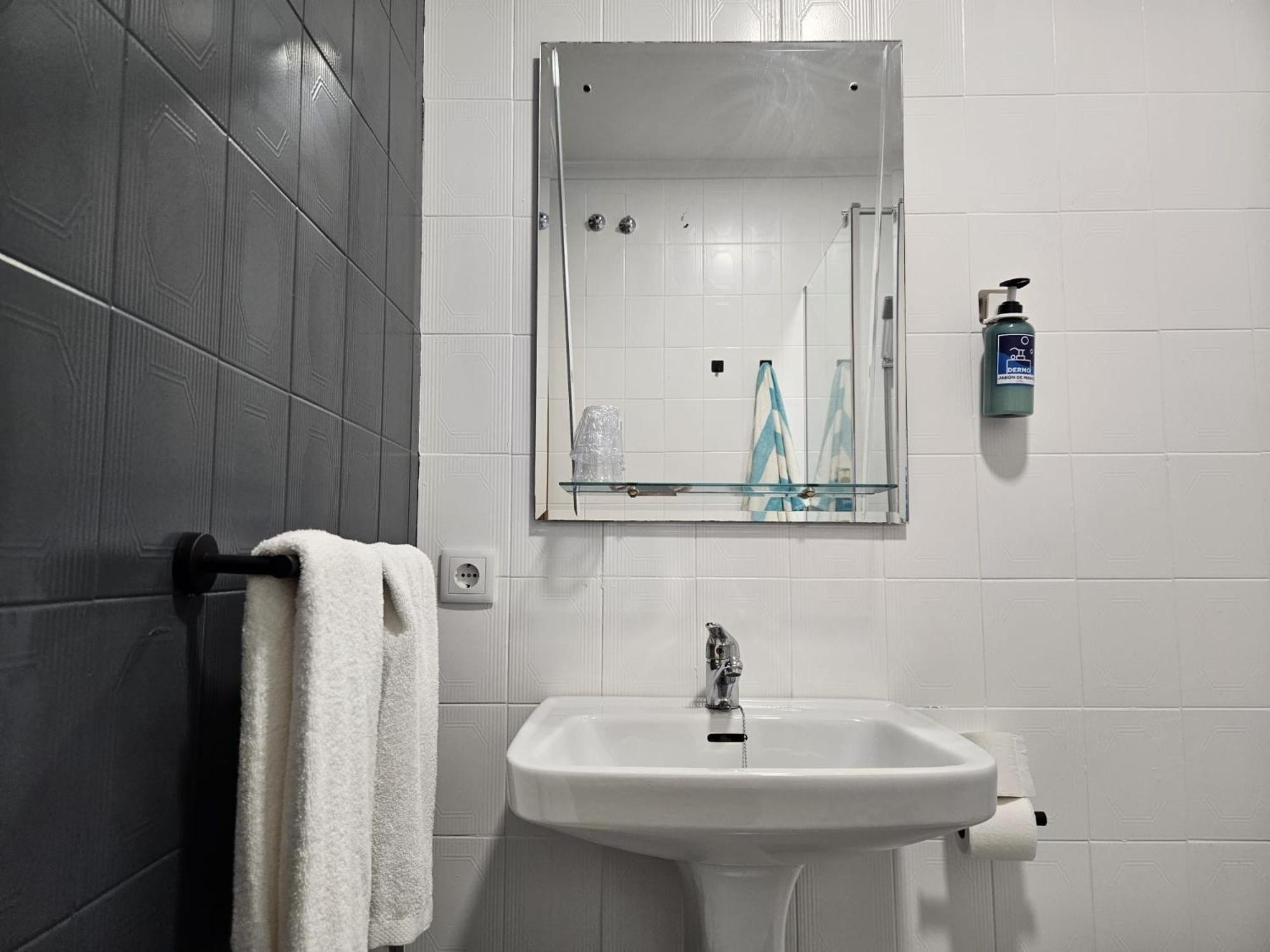 Hotel San Vicente - Centro Playa Conil De La Frontera Εξωτερικό φωτογραφία